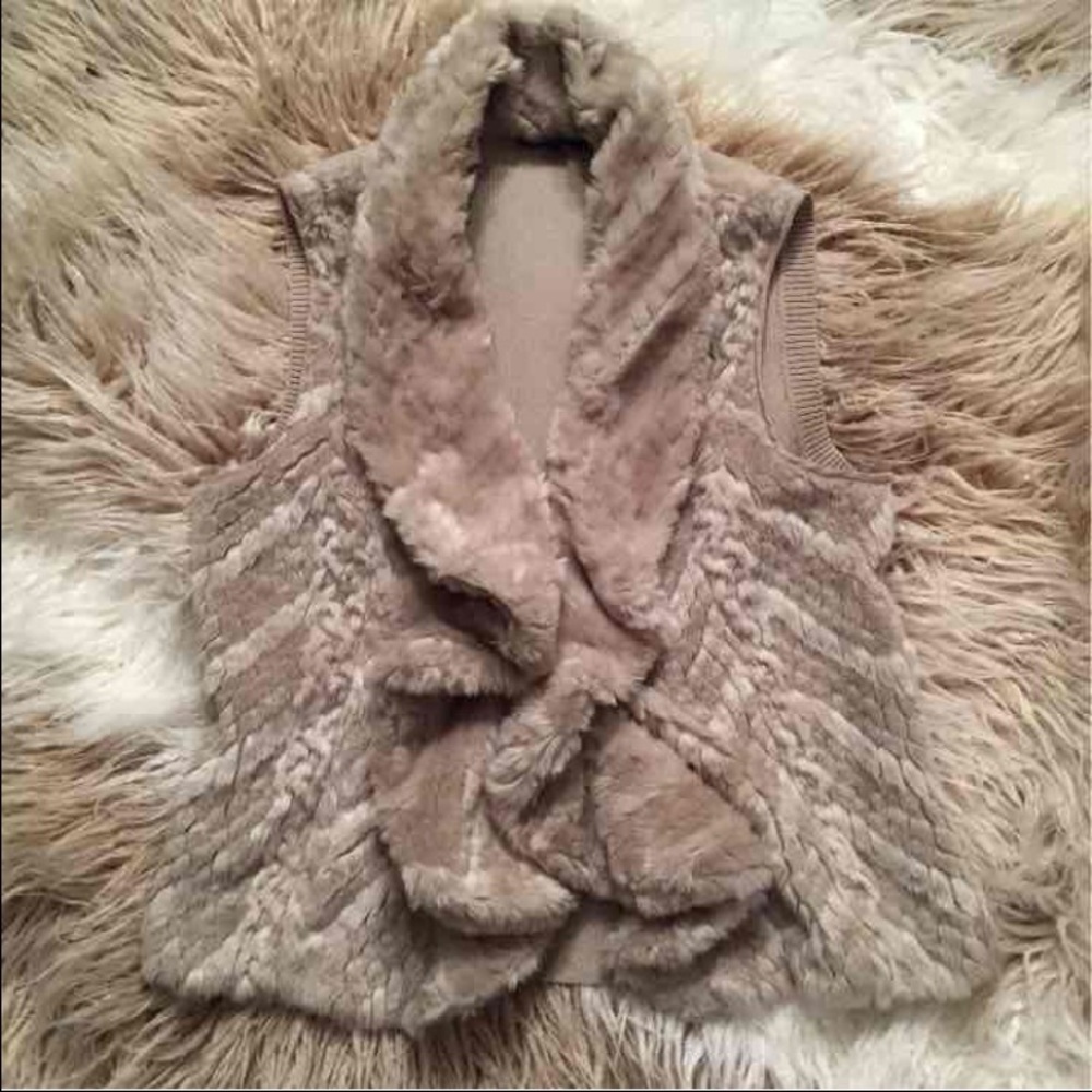 𝅺beige Faux Fur Sweater Vest